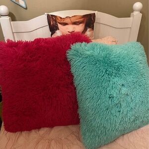 Accent pillows